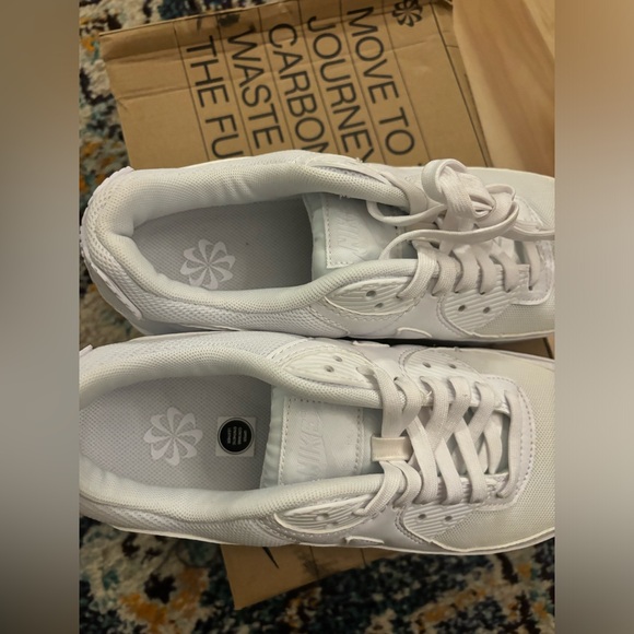 Nike Women’s Air Max 90 Sneakers in White Sizes 8.5 & 9 NWT - Picture 16 of 16